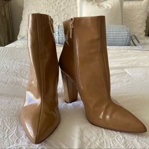 Gorgeous JESSICA SIMPSON BOOTIES in nude patent leather